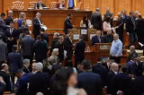 Ce grup din Parlament este pregătit să susțină un guvern minoritar condus de Bolojan