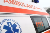 Accident grav într-o școală din Botoșani: doi elevi de 7 ani au fost transportați la spital după ce o bancă a căzut peste ei