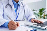 Deficitul hormonal care poate afecta energia și funcția sexuală