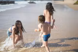 Vacanța de vară 2026. Când termină cursurile elevii din România și cât durează pauza