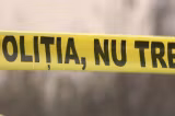 Crimă șocantă în plină zi. Un tânăr de 25 de ani și-a ucis mama cu un cuțit