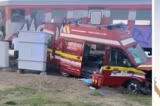 Ambulanță SMURD, lovită de tren în Timiș. Patru persoane au fost transportate la spital - VIDEO