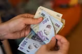 Pensiile și salariile trebuie indexate anul viitor. Daniel Dăianu (Consiliul Fiscal): „Puterea de cumpărare a fost amputată sever”
