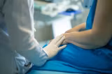 Un studiu recent sugerează că o singură administrare de terapie celulară ar putea controla infecția cu HIV