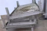 Fântână arteziană vandalizată în Râmnicu Vâlcea. Două persoane au fost prinse în timp ce furau mai multe grătare metalice 