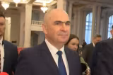 Ilie Bolojan a trecut pe lângă jurnaliști fără să spună nici „bună ziua”. Liderul PNL a refuzat orice declarație înainte de ședința partidului - VIDEO