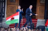 „Ministrul dansator” a făcut spectacol la Budapesta. Noul șef al Sănătății a uimit mulțimea chiar pe treptele Parlamentului  - VIDEO