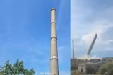 Demolare spectaculoasă la Giurgiu. Turnul fostului CET a fost pus la pământ – VIDEO