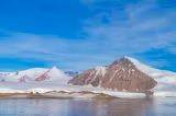 Bulgarii își fac un orășel în Antarctica. Pentru început, au adus câteva containere