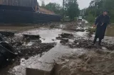 Trei coduri portocalii și un val de furtuni au lovit Valea Doftanei. Străzi transformate în torente, RO-Alert emis în mai multe localități din Prahova