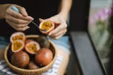 Fructul care conține mai multe fibre decât avocado și poate susține digestia. De ce este recomandat în diete