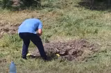 Șoc în Botoșani. O femeie și-ar fi îngropat mai mulți nou-născuți în curtea casei. Anchetatorii folosesc scannere speciale