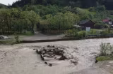 Rupere de nori în țară. Curți inundate și poduri rupte de viitura de cod roșu - VIDEO