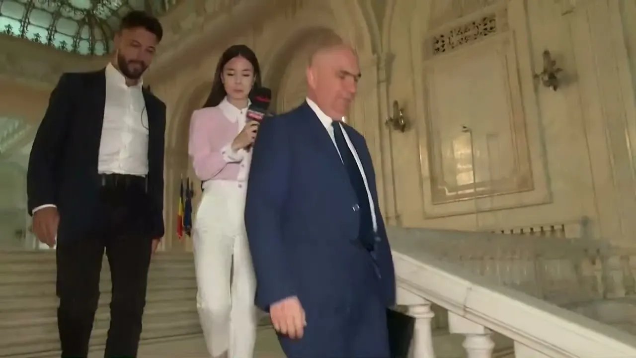 Bolojan fuge de întrebările jurnaliștilor