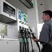 Carburanţii şi energia se scumpesc