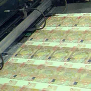Euro a revenit la pragul de 3,4 lei