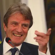 Franţa se implică diplomatic într-o conferinţă panirakiană