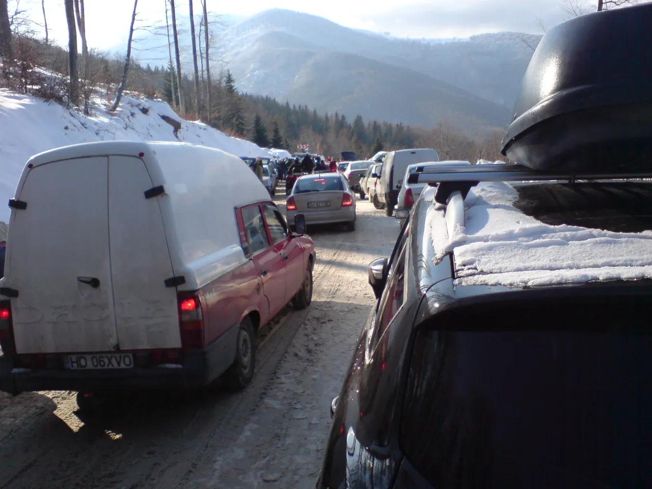 Trafic aglomerat sper staţiunea Straja