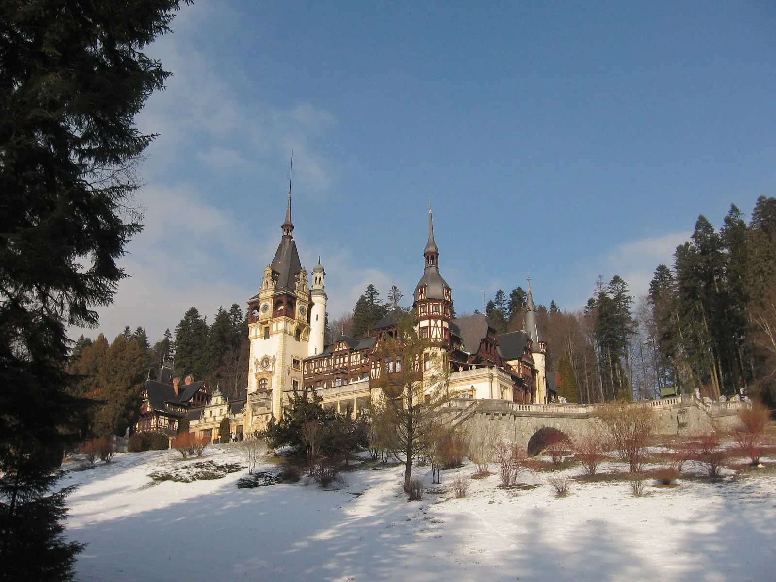 Mormane de gunoi la Castelul Peleş