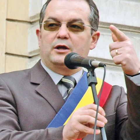 Premierul Emil Boc i-a lăsat la Cluj pe Traian Băsescu şi pe Abraham Lincoln