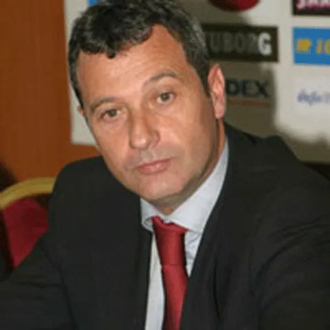 Mircea Rednic şi Jean Vlădoiu se antrenează cot la cot cu jucătorii