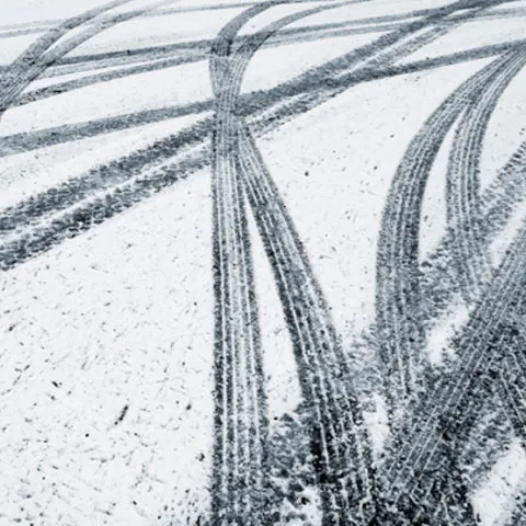 Din cauza poleiului şi a vitezei excesive, numărul tamponărilor s-a dublat 