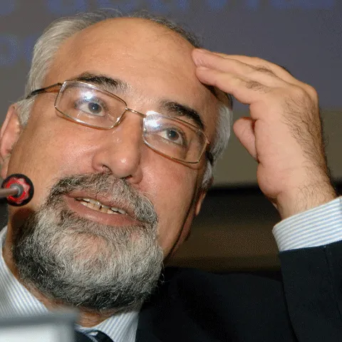 Varujan Vosganian: Vom avea şosele în România în anul 3739
