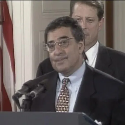 Leon Panetta este nominalizat pentru funcţia de director al CIA