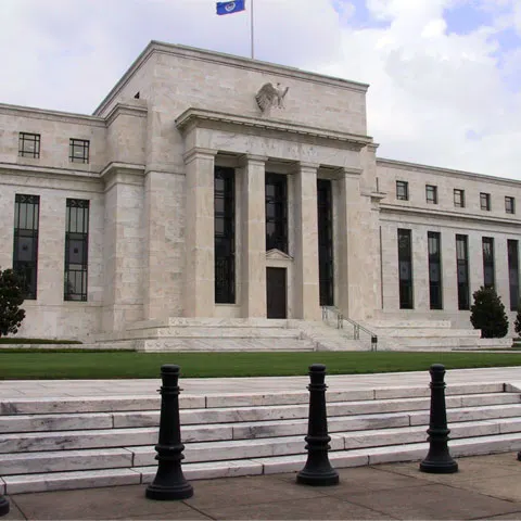 Federal Reserve şi-a revizuit drastic în scădere estimările privind creşterea economică din 2009