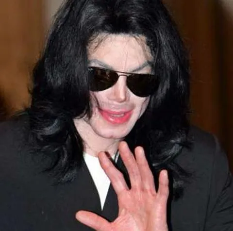 National Enquirer: Michael Jackson mai are şase luni de trăit