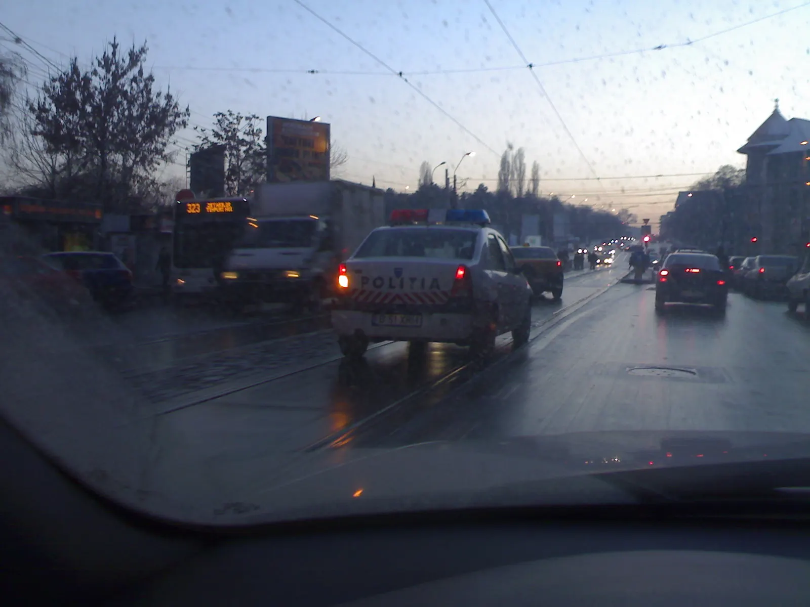 Poliţia încalcă legea
