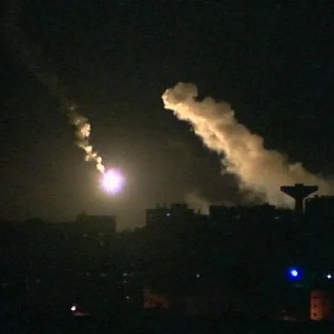 Israelul a bombardat Fâşia Gaza şi vineri noapte, ignorând rezoluţia ONU