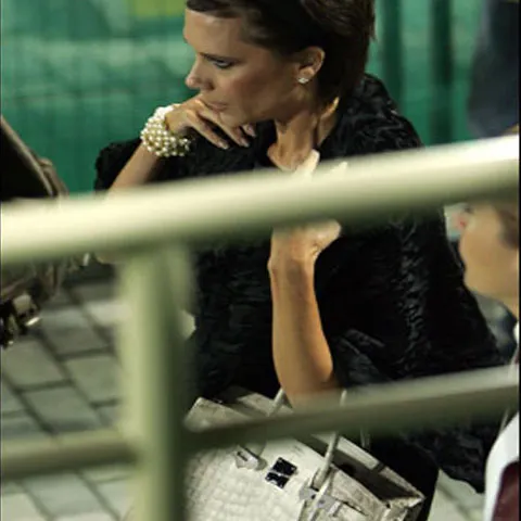 Victoria Beckham are o geantă mai scumpă decât un apartament în Anglia 