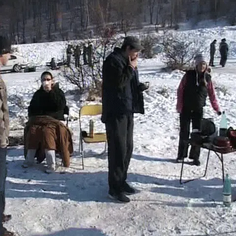 Duminică, zeci de clujeni au ieşit la picnic în ciuda frigului de afară 