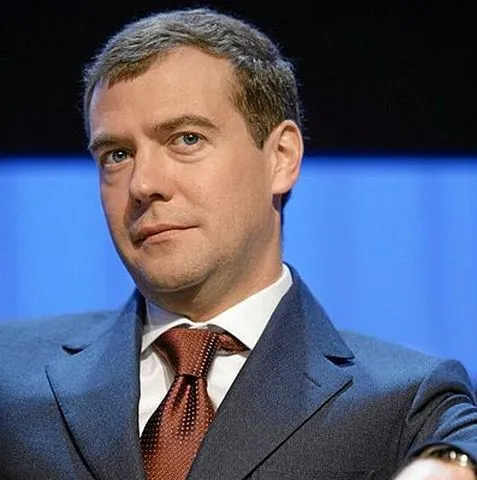 Dmitri Medvedev şi-a făcut blog şi cere cititorilor să publice comentarii