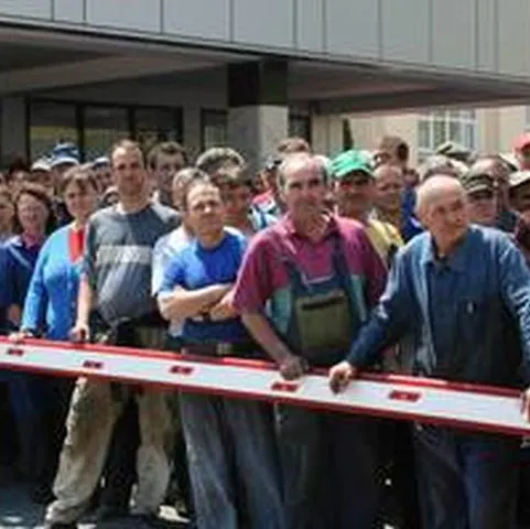 Dacia ar putea disponibiliza 3-4.000 de angajaţi dacă până în aprilie vânzările merg foarte prost 