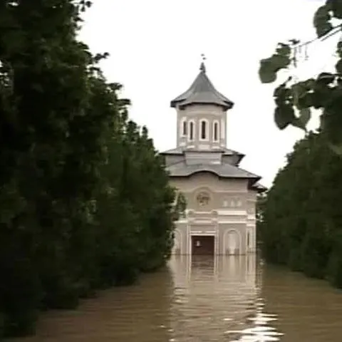 Pe digurile din Vrancea vor fi montaţi senzori de avertizare pentru inundaţii 