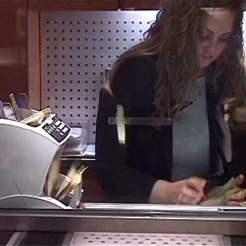 Românii sunt afectaţi de creditele în monede străine