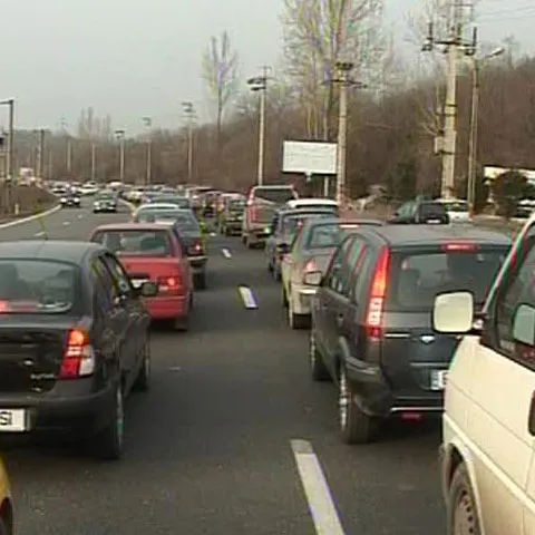 Guvernul nu a luat încă nicio decizie în privinţa taxei auto. Care credeţi că va fi varianta aleasă de Executiv?