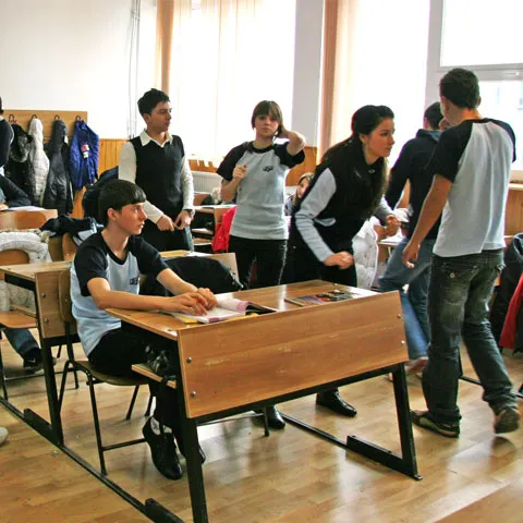 Un elev a fost agresat într-un liceu din Bucureşti