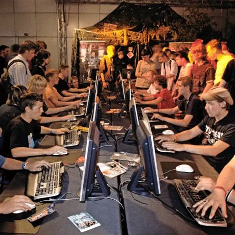 Internetul adânceşte prăpastia dintre generaţii 
