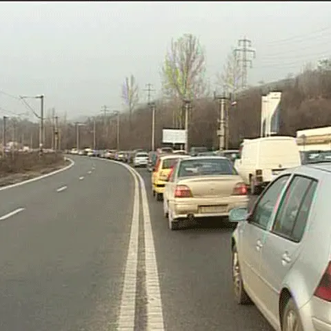 Circulaţia pe E 85 a fost deviată prin oraşul Râmnicu Sărat 