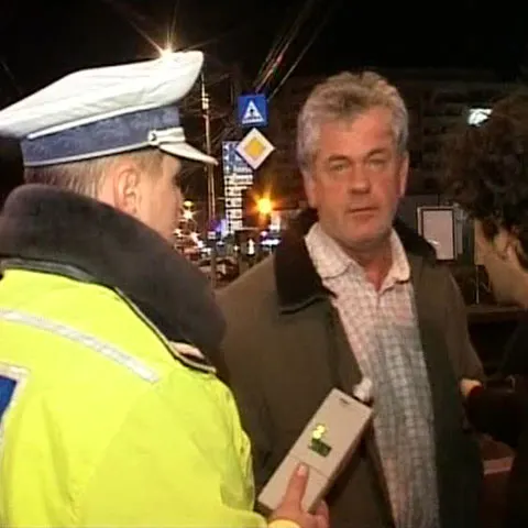 Un irlandez, prins băut la volan, a făcut spectacol în centrul Ploieştiului. VEZI VIDEO