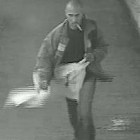 Un român a violat o britanică pentru că voia să înveţe limba engleză în închisoare