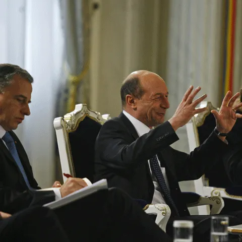 Băsescu face apel la PD-L şi PSD să nu mai lase problemele interne ale partidelor să afecteze Executivul