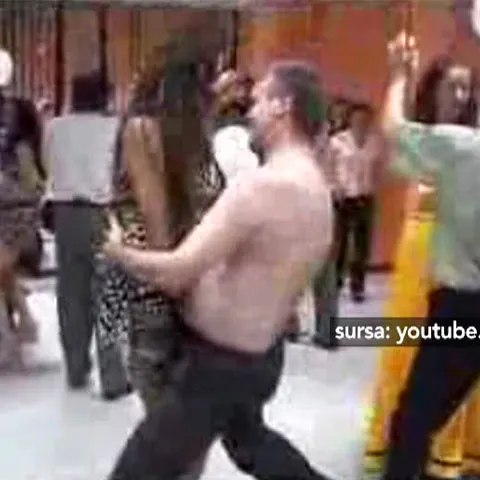 Doi profesori din Alba-Iulia au dansat la bustul gol la un bal de absolvire. VEZI VIDEO 