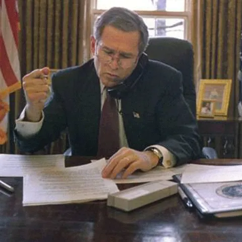 Bush i-a lăsat un bileţel lui Obama în Biroul Oval