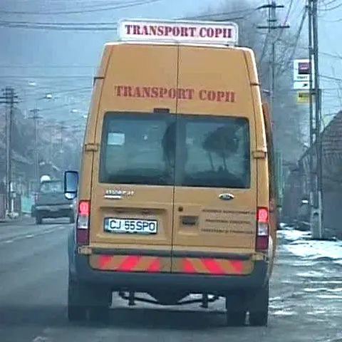 Mai mulţi profesori din comuna clujeană Poieni s-au dus la petrecere cu microbuzul şcolii 