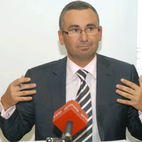 Operatorii vor fi obligaţi să decodeze telefoanele gratuit