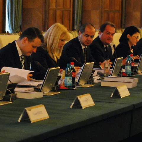 Guvernul a numit prefecţi interimari în judeţele Tulcea, Vrancea, Iaşi şi Botoşani